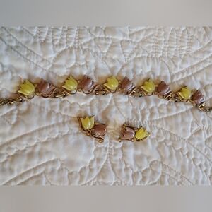 Vintage 50s Kramer Thermoset Necklace & Earrings Set. Yellow & Lilac Tulips